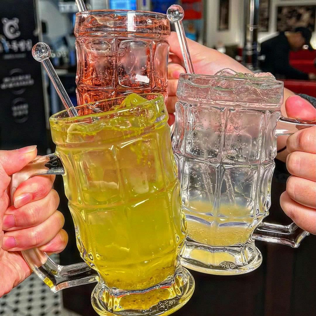 제주 청귤 하이볼과 츄하이 — 제주특별집 홍대점 Instagram · Jeju Special House Hongdae Korean BBQ preview 5