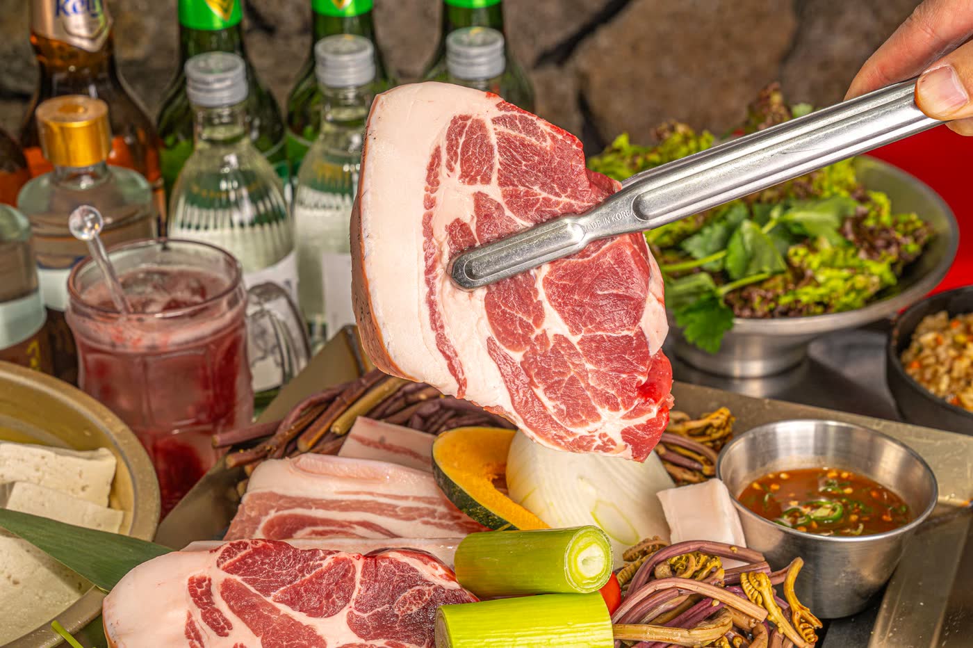두툼하게 썰어낸 제주돼지 목살 — 제주특별집 홍대점 Instagram · Jeju Special House Hongdae Korean BBQ preview 2