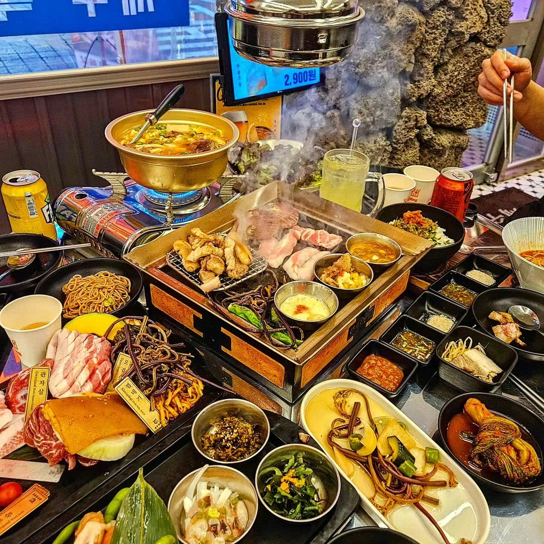 제주특별집 홍대점 제주돼지 구이 6 — grilled Jeju pork Korean BBQ (サムギョプサル · 烤肉) at Jeju Special House, Hongdae, Seoul